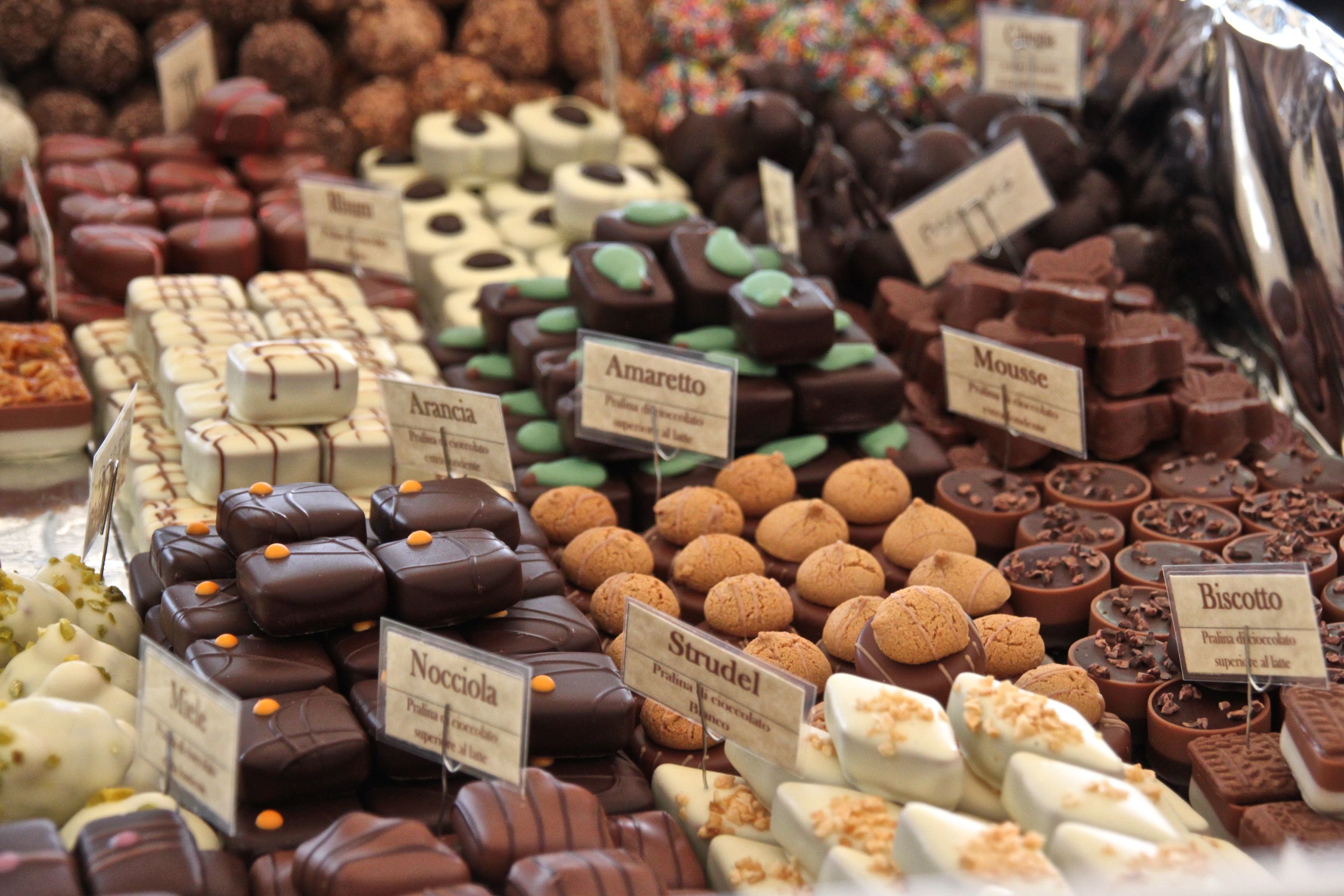 10 конфет в день. Фестиваль шоколада в Италии в Перудже. Еврошоколад – фестиваль шоколада в Перудже. Италия шоколадная фабрика в Перудже. Перуджа Италия шоколад.